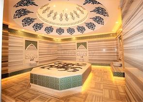 شقة عائلية تصميم ثلاث غرف وصالة - اطلالة بحر - ضمن مجمع مميز في الانيا 