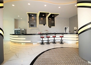 شقة عائلية تصميم ثلاث غرف وصالة - اطلالة بحر - ضمن مجمع مميز في الانيا 