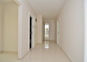 شقة عائلية تصميم ثلاث غرف وصالة - اطلالة بحر - ضمن مجمع مميز في الانيا 