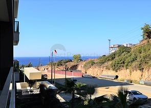 شقة عائلية تصميم ثلاث غرف وصالة - اطلالة بحر - ضمن مجمع مميز في الانيا 