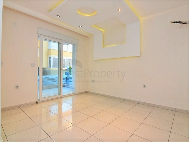 قريبة من الشاطئ - شقة بتصميم غرفة نوم وصالة في مهموتلار - الانيا 