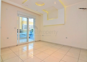 قريبة من الشاطئ - شقة بتصميم غرفة نوم وصالة في مهموتلار - الانيا 