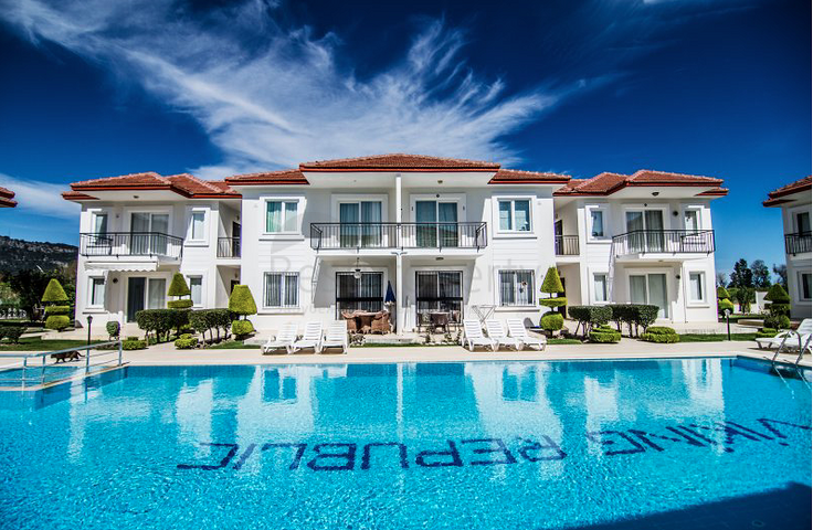 شقة 2 + 1 مع الأثاث في Camyuva Kemer 450 م إلى البحر