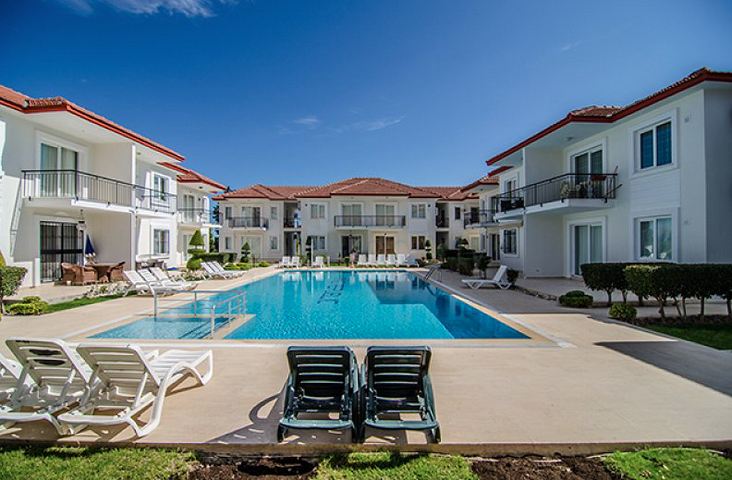 شقة 2 + 1 مع الأثاث في Camyuva Kemer 450 م إلى البحر