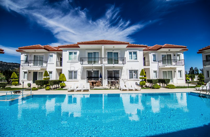 شقة 2 + 1 مع الأثاث في Camyuva Kemer 450 م إلى البحر