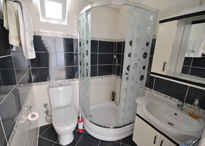 شقة 2 + 1 مع الأثاث في Camyuva Kemer 450 م إلى البحر