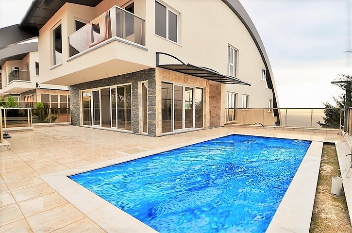 فيلا فاخرة قريبة من البحر في كارجي جاك / الانيا 