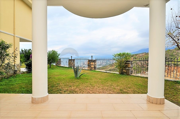 فيلا في الانيا / كاركي جاك