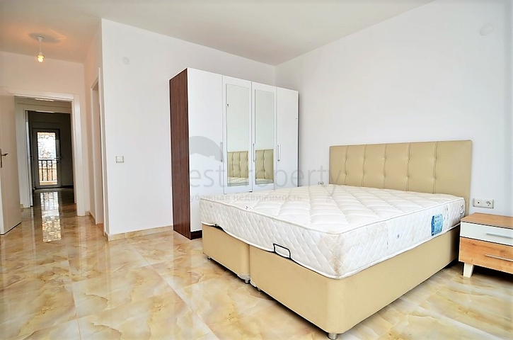 فيلا في الانيا / كاركي جاك