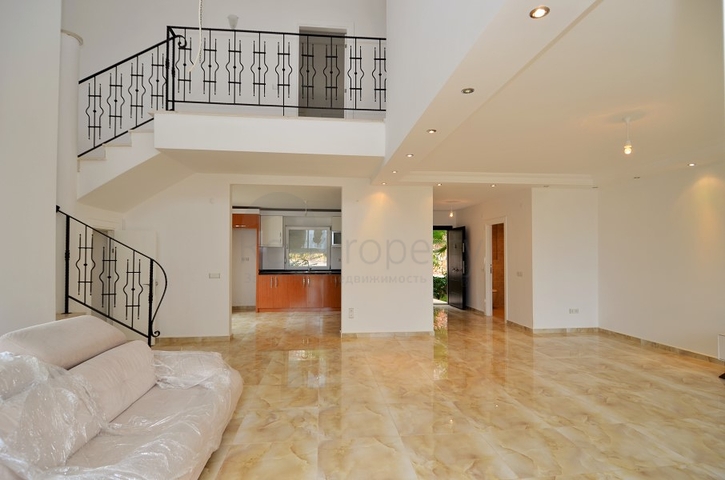 فيلا في الانيا / كاركي جاك