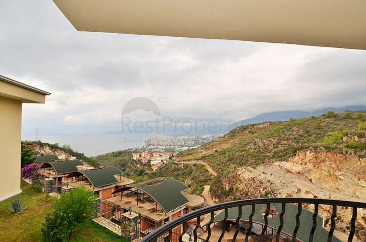 فيلا في الانيا / كاركي جاك