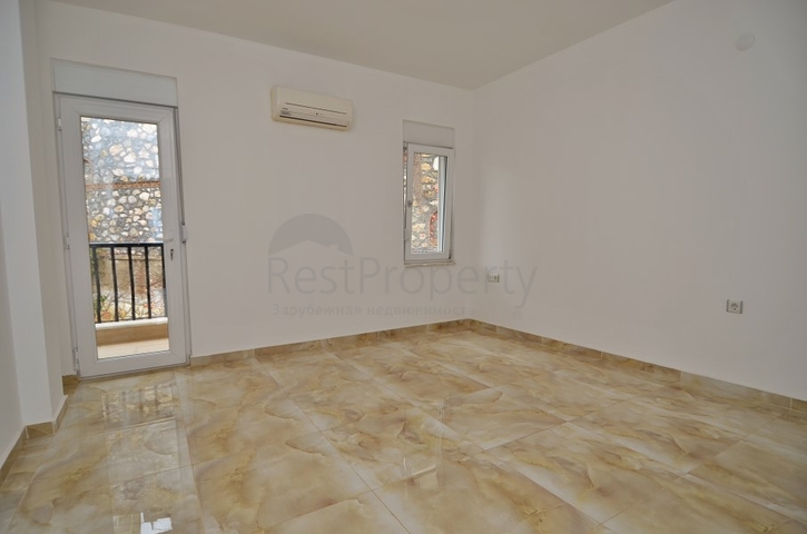 فيلا في الانيا / كاركي جاك