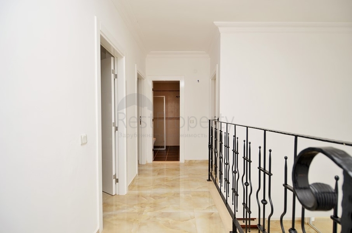 فيلا في الانيا / كاركي جاك