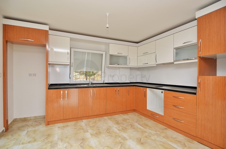 فيلا في الانيا / كاركي جاك