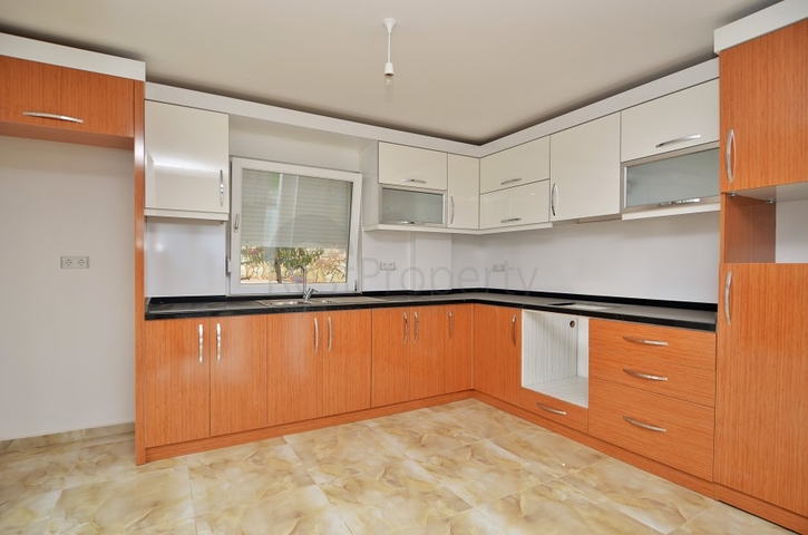 فيلا في الانيا / كاركي جاك