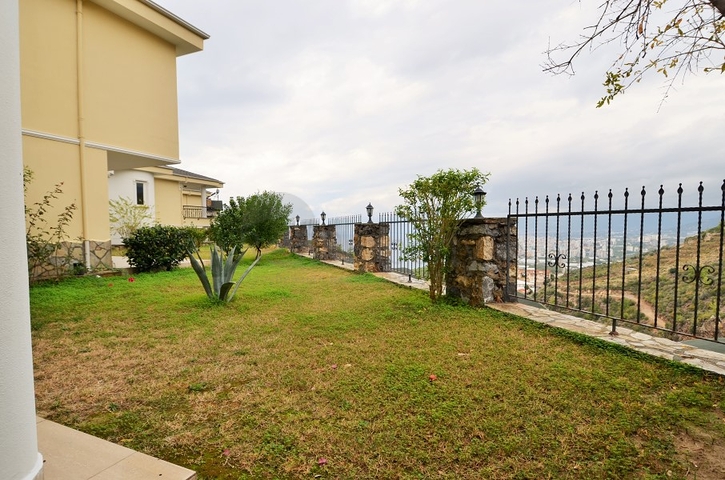 فيلا في الانيا / كاركي جاك