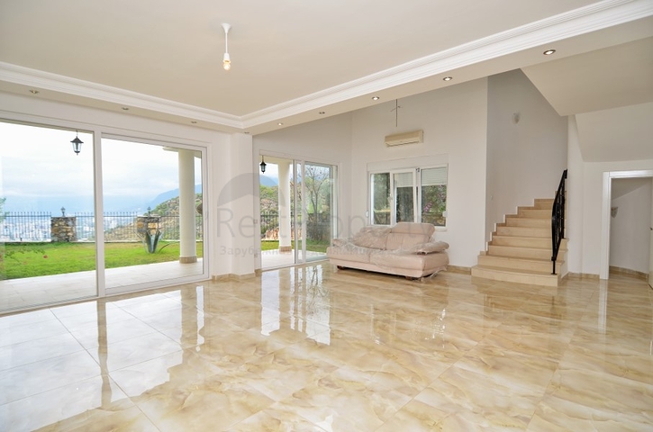 فيلا في الانيا / كاركي جاك