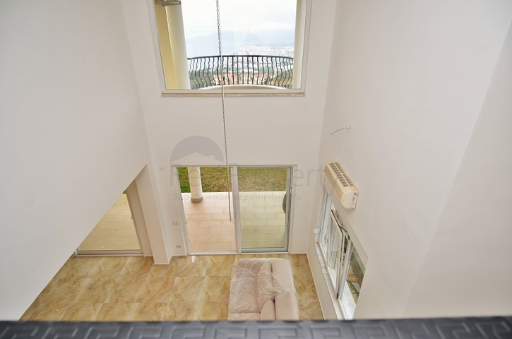 فيلا في الانيا / كاركي جاك