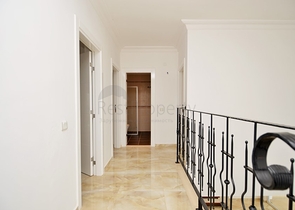 فيلا في الانيا / كاركي جاك