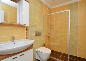 فيلا في الانيا / كاركي جاك