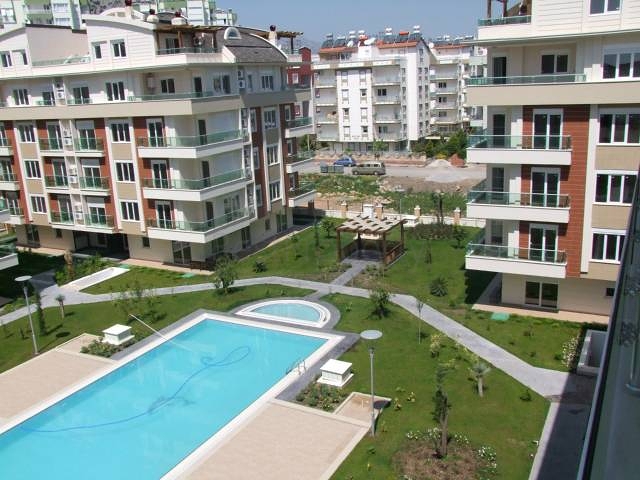 شقق فاخرة ضمن مجمع عصري للبيع في كونيالتي / انطاليا 