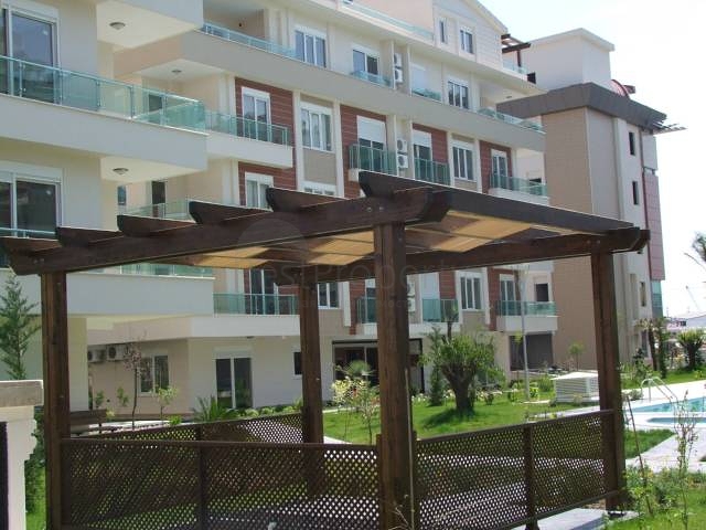 شقق فاخرة ضمن مجمع عصري للبيع في كونيالتي / انطاليا 