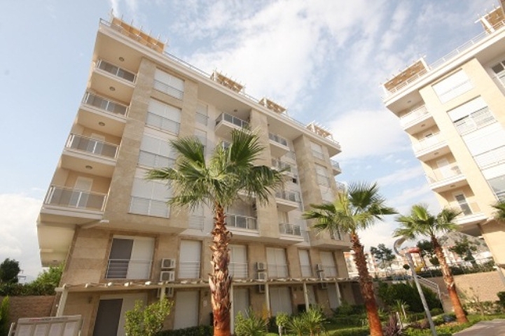 شقق للبيع ضمن مجمع استثماري فاخر في انطاليا 