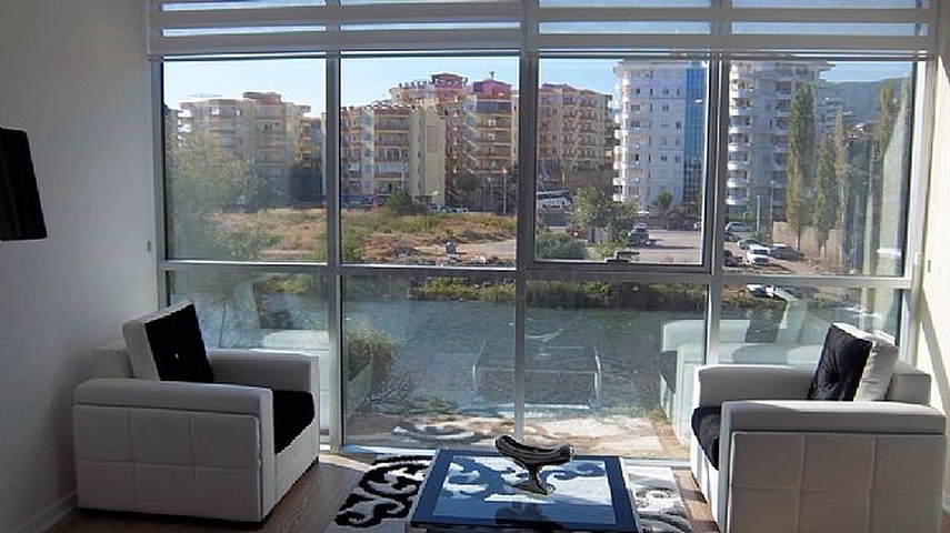 شقق بمساحات مختلفة على ضفاف النهر في كيستيل / ألانيا 