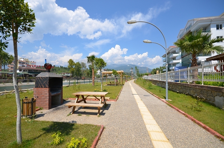 شقق بمساحات مختلفة على ضفاف النهر في كيستيل / ألانيا 