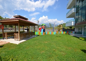 شقق بمساحات مختلفة على ضفاف النهر في كيستيل / ألانيا 