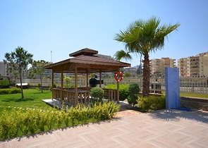 شقق بمساحات مختلفة على ضفاف النهر في كيستيل / ألانيا 