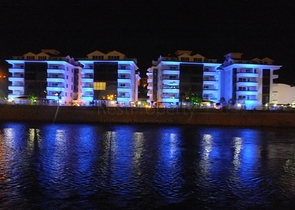 شقق بمساحات مختلفة على ضفاف النهر في كيستيل / ألانيا 