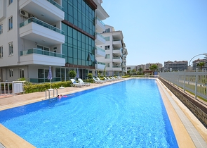 شقق بمساحات مختلفة على ضفاف النهر في كيستيل / ألانيا 