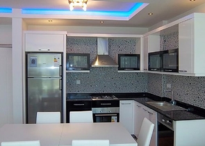 شقق بمساحات مختلفة على ضفاف النهر في كيستيل / ألانيا 