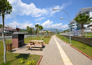 شقق بمساحات مختلفة على ضفاف النهر في كيستيل / ألانيا 