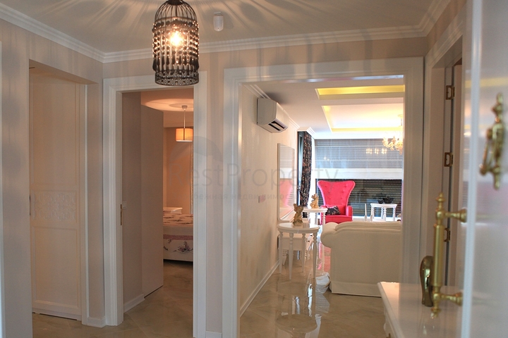 شقق بمساحات مختلفة في أوبا على البحر مباشرة ً