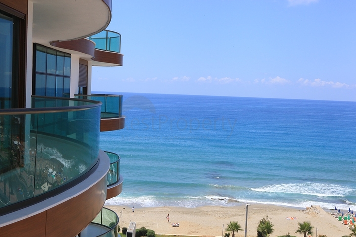 شقق بمساحات مختلفة في أوبا على البحر مباشرة ً