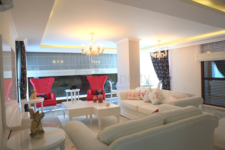 شقق بمساحات مختلفة في أوبا على البحر مباشرة ً