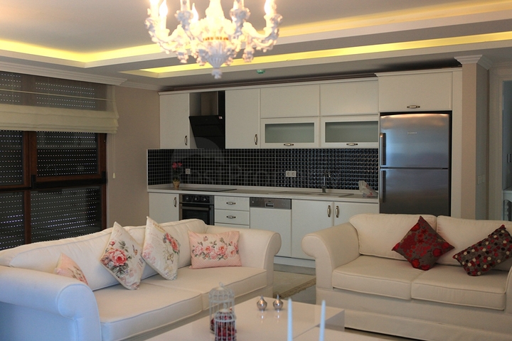 شقق بمساحات مختلفة في أوبا على البحر مباشرة ً