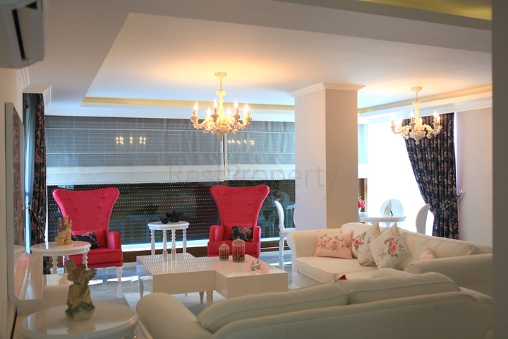 شقق بمساحات مختلفة في أوبا على البحر مباشرة ً