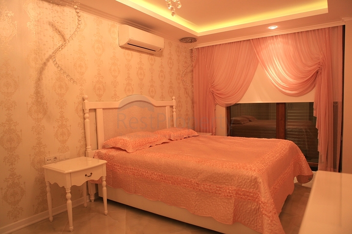 شقق بمساحات مختلفة في أوبا على البحر مباشرة ً