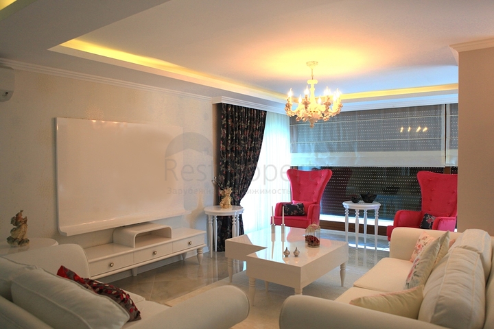 شقق بمساحات مختلفة في أوبا على البحر مباشرة ً