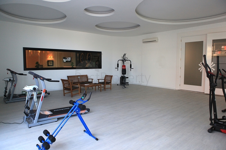 شقق بمساحات مختلفة في أوبا على البحر مباشرة ً