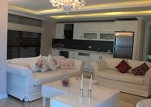 شقق بمساحات مختلفة في أوبا على البحر مباشرة ً