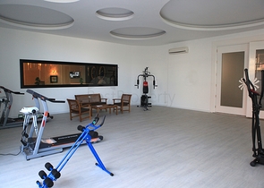 شقق بمساحات مختلفة في أوبا على البحر مباشرة ً