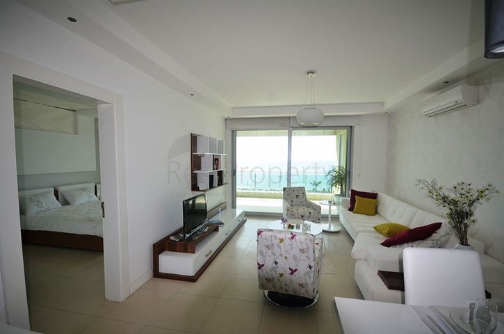 على البحر مباشرة - شقق وبنتهاوس ضمن مجمع فاخر - في كاستل / الانيا 