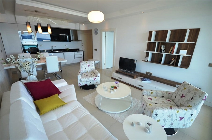 على البحر مباشرة - شقق وبنتهاوس ضمن مجمع فاخر - في كاستل / الانيا 