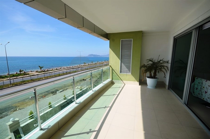 على البحر مباشرة - شقق وبنتهاوس ضمن مجمع فاخر - في كاستل / الانيا 