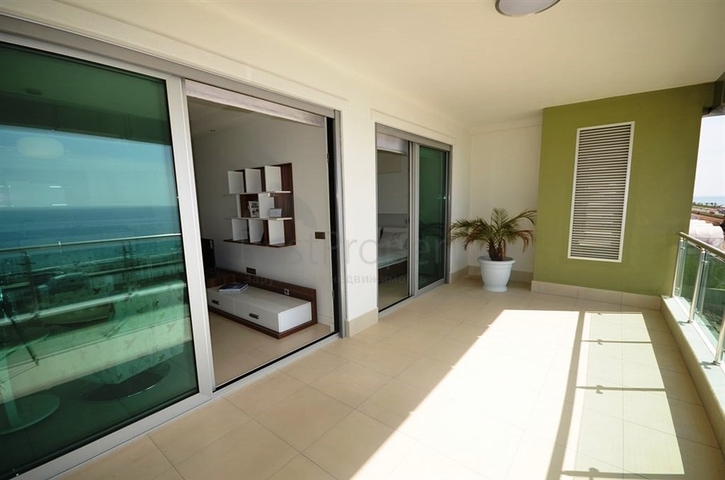 على البحر مباشرة - شقق وبنتهاوس ضمن مجمع فاخر - في كاستل / الانيا 