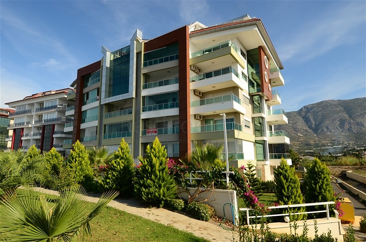 على البحر مباشرة - شقق وبنتهاوس ضمن مجمع فاخر - في كاستل / الانيا 